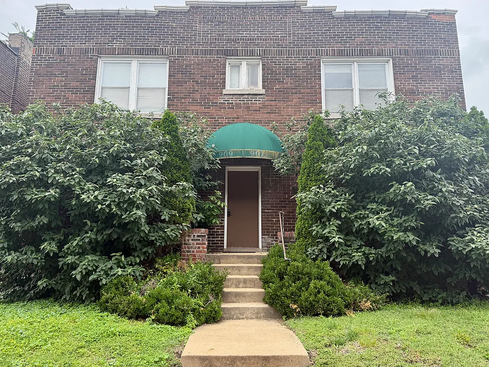 907 S Sarah St #2F