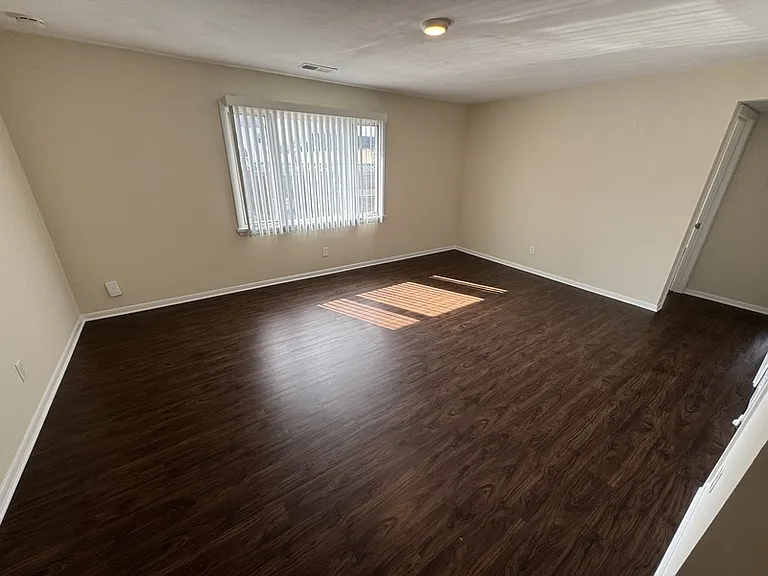227 N Broadway St #7 — Photo 4