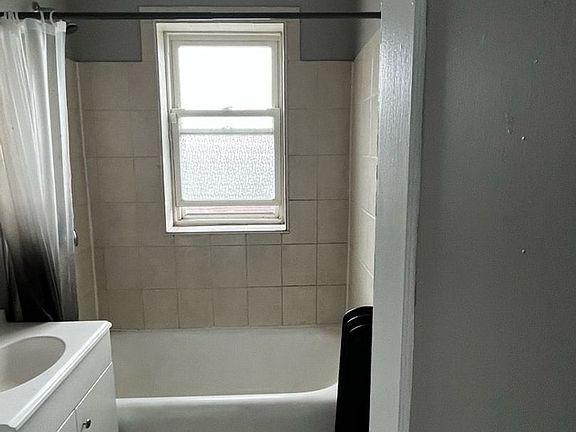 3rd image of 7549 S Kenwood Ave #75533