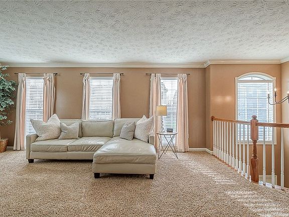 3rd image of 611 Garden Way