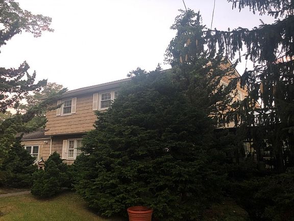 2nd image of 7 Roslyn Dr
