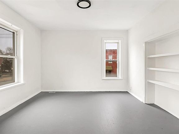 3rd image of 3475 Giles Ave