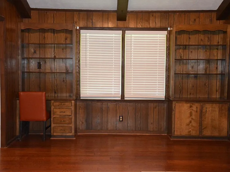 Den bookshelves
