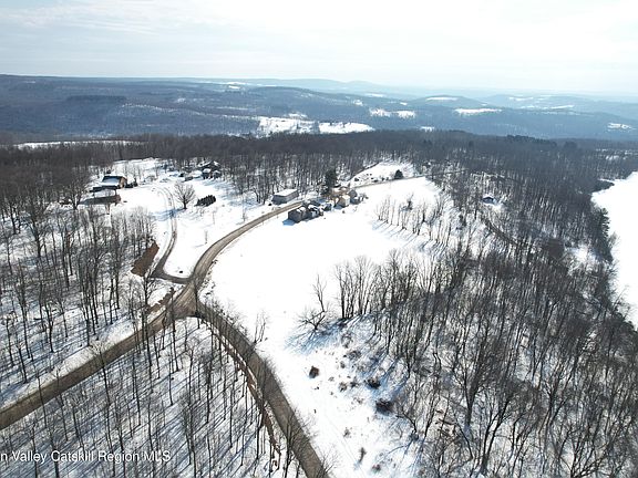 3rd image of 301 Stump Pond Road
