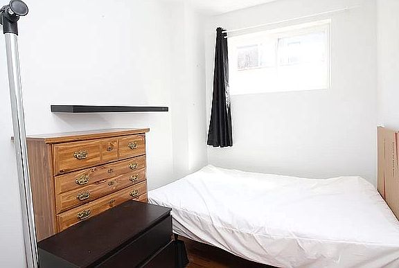 3rd image of 480 Kosciuszko St APT 2R