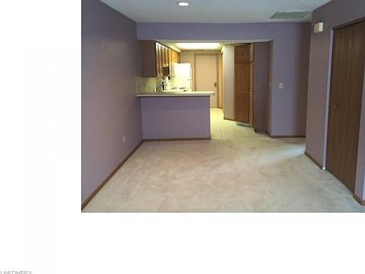 5th image of 31 Stratford Grn #4