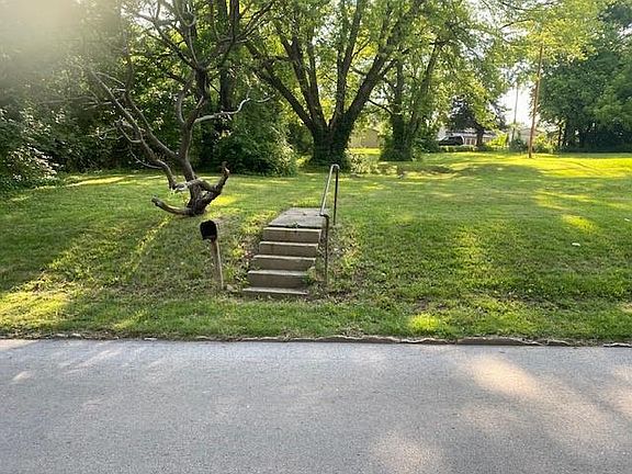 2nd image of 1021 Ash St