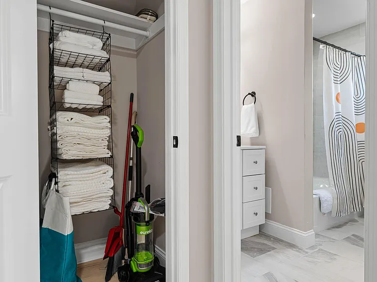 8815 Delphine Rd — Photo 33