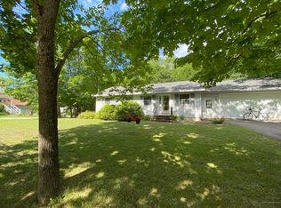 18 Elm St, Dexter, ME 04930