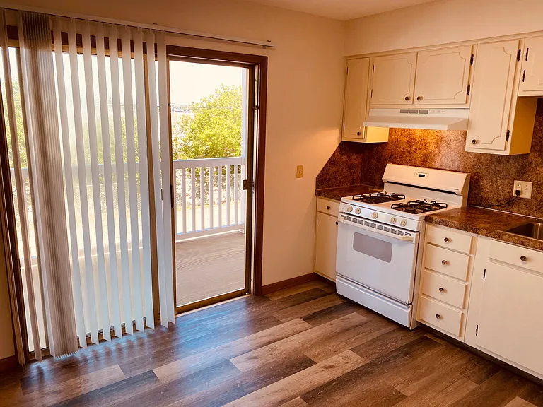 KINGSWOOD APARTMENTS — Photo 12