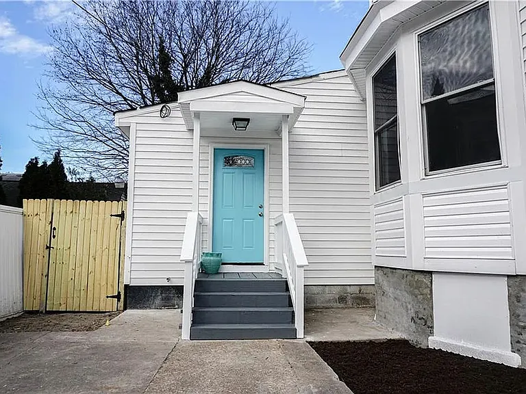 1350 W 38th St — Photo 2