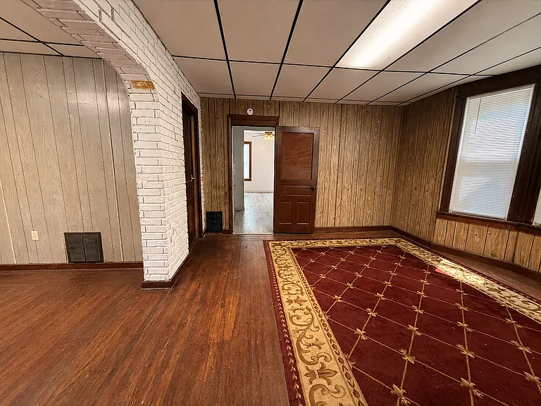 Hallway to kitchen