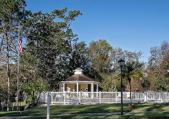 4th image of 1184 Royal Blvd