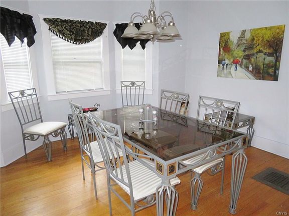2nd image of 510 Elm St