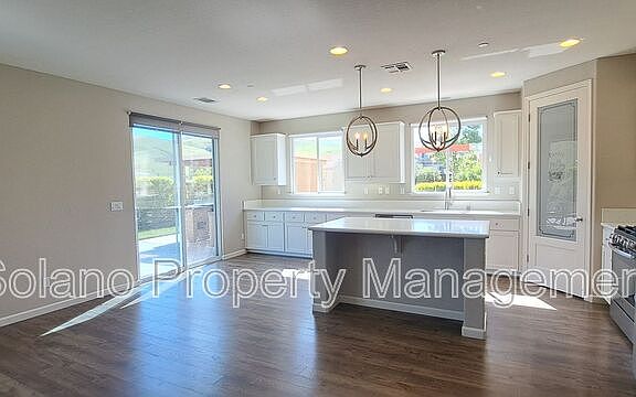 3rd image of 4719 Sweetwater Pl