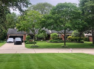 65 Stonehurst Rd, Grosse Pointe Shores, MI 48236