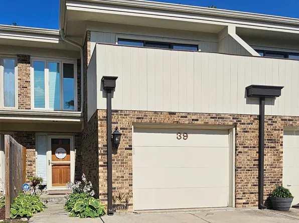 39 Sorrento Dr, Palos Heights, IL 60463