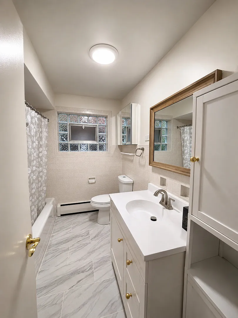 2 bed, 900 sqft, $1,900 — Photo 4