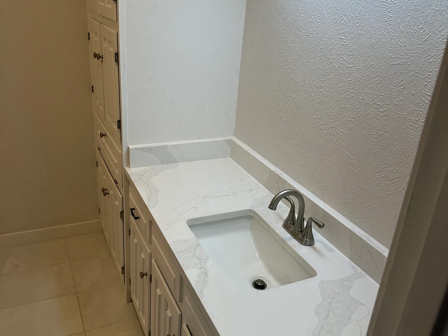 5 bed, 3015 sqft, $3,350 — Photo 2