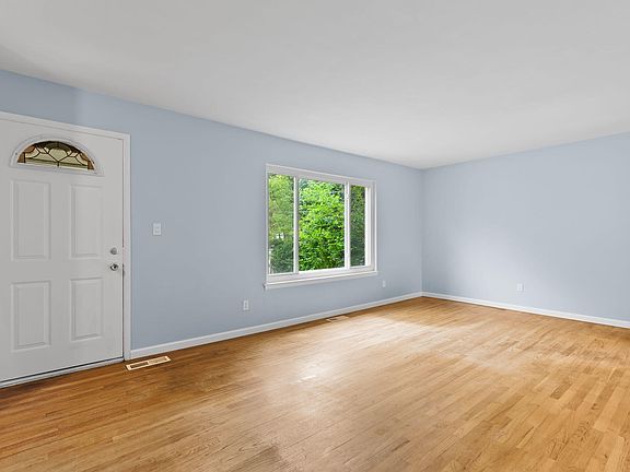 2nd image of 3168 Lorraine St