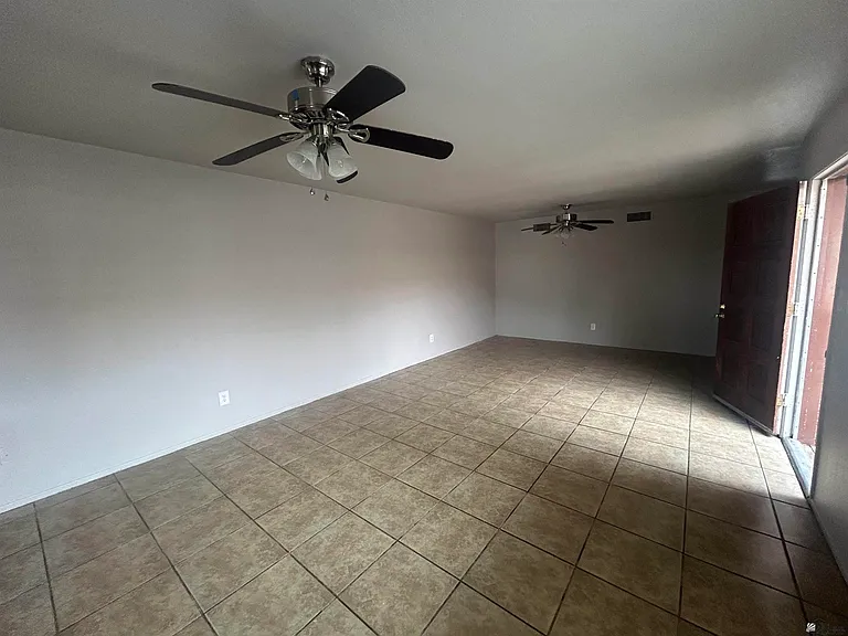 143 W 27th Pl — Photo 3
