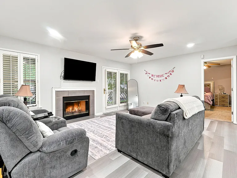 610 McGill Pl NE #610 — Photo 4