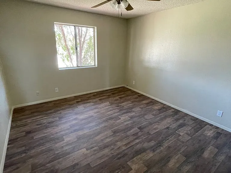 1716 S 46th Dr — Photo 12