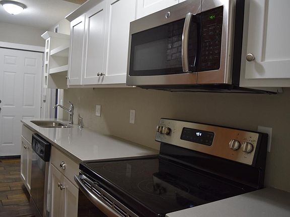 4th image of 4031 Harrison St APT 3S