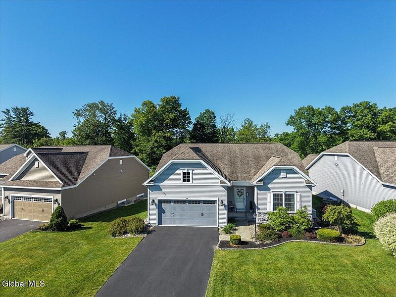 3rd image of 59 Somerset Drive