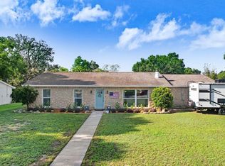 901 Strawberry Ln, Brandon, FL 33511