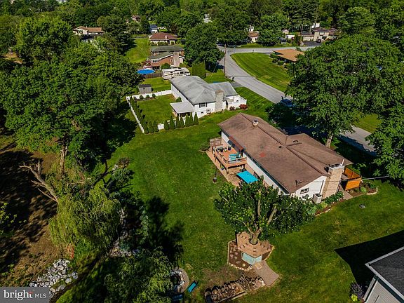 3rd image of 1561 Vesta Dr