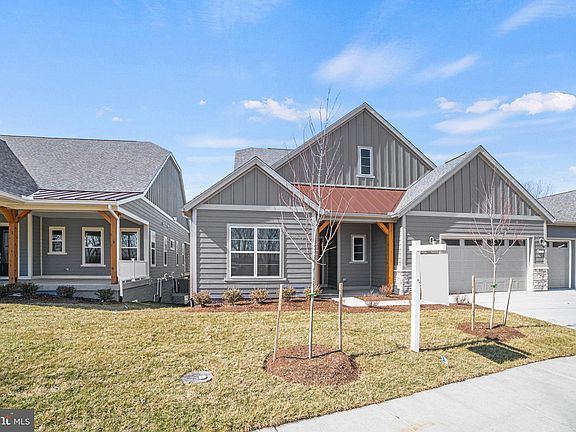 3rd image of 228 Milkweed Dr