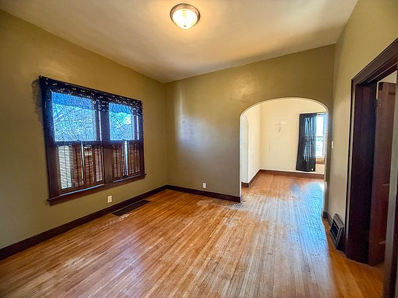 5th image of 112 W Grant St