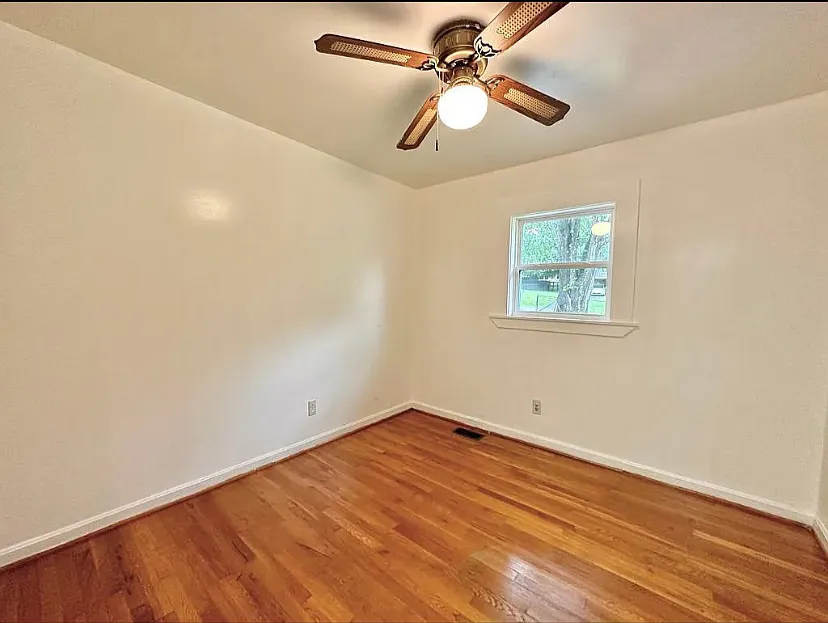 3 bed, 1000 sqft, $1,800 — Photo 3