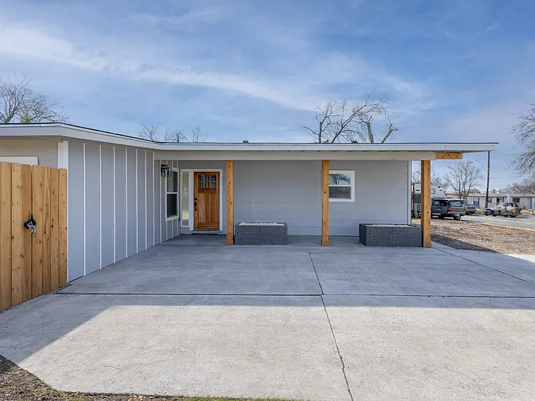 306 Westmoreland Dr — Photo 2
