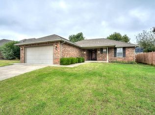 708 S Avery St, Moore, OK 73160