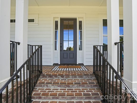 2nd image of 19028 Newburg Hill Rd