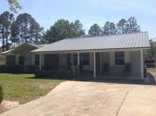 736 Gilbert Dr, Chipley, FL 32428