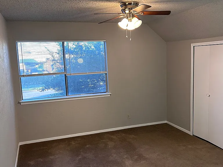 2414 W Abram St #W — Photo 7