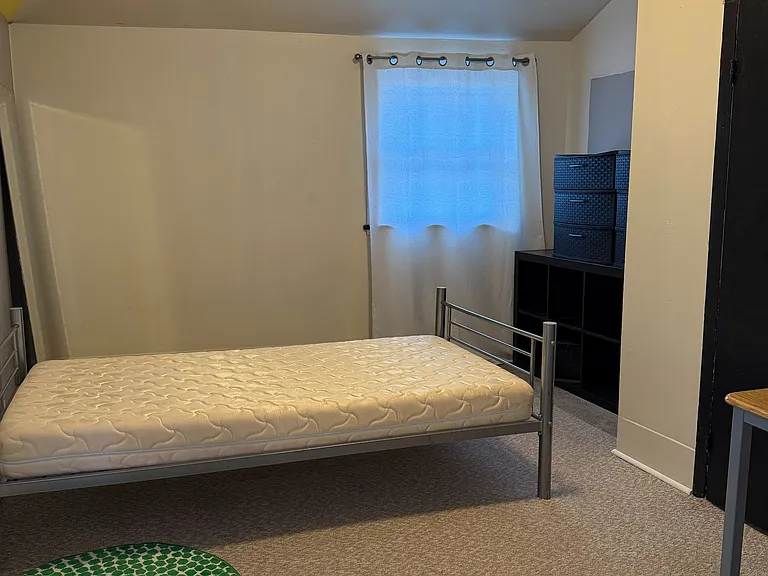 219 A Hibernia St #B — Photo 8