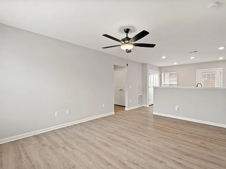 Foxtail Pointe — Photo 36
