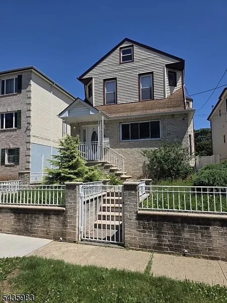 929 Adams Ave