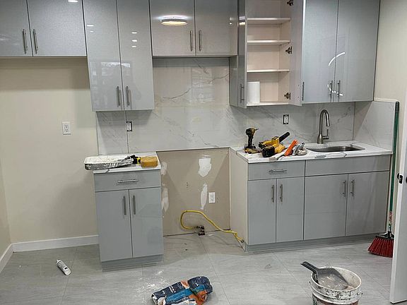 4th image of 206 Bedford Ave