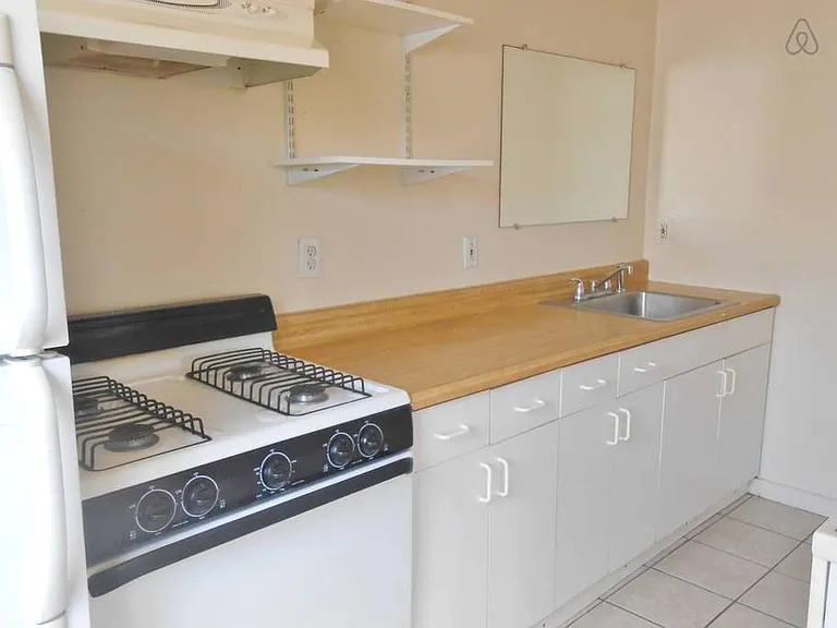 Full Kitchen, plenty of cabinet space!