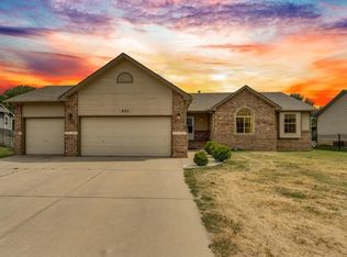 355 E Karla Ave, Haysville, KS 67060