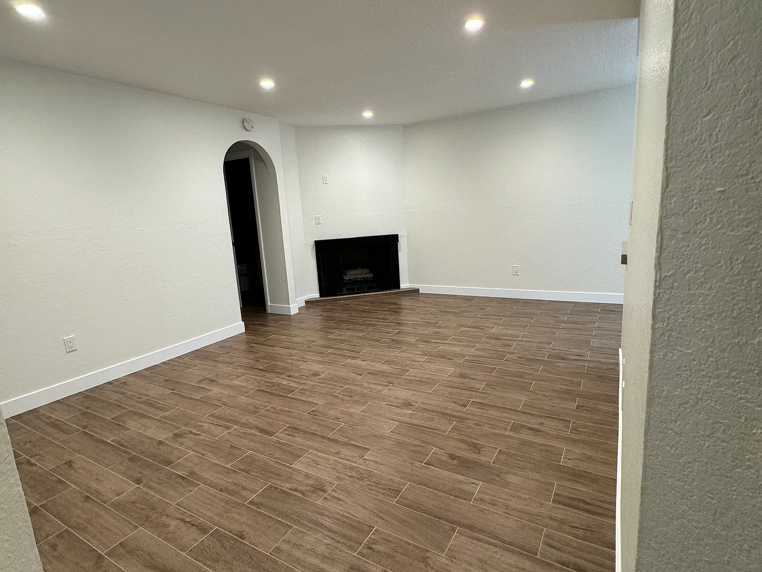 1 bed, 700 sqft, $2,465 — Photo 4