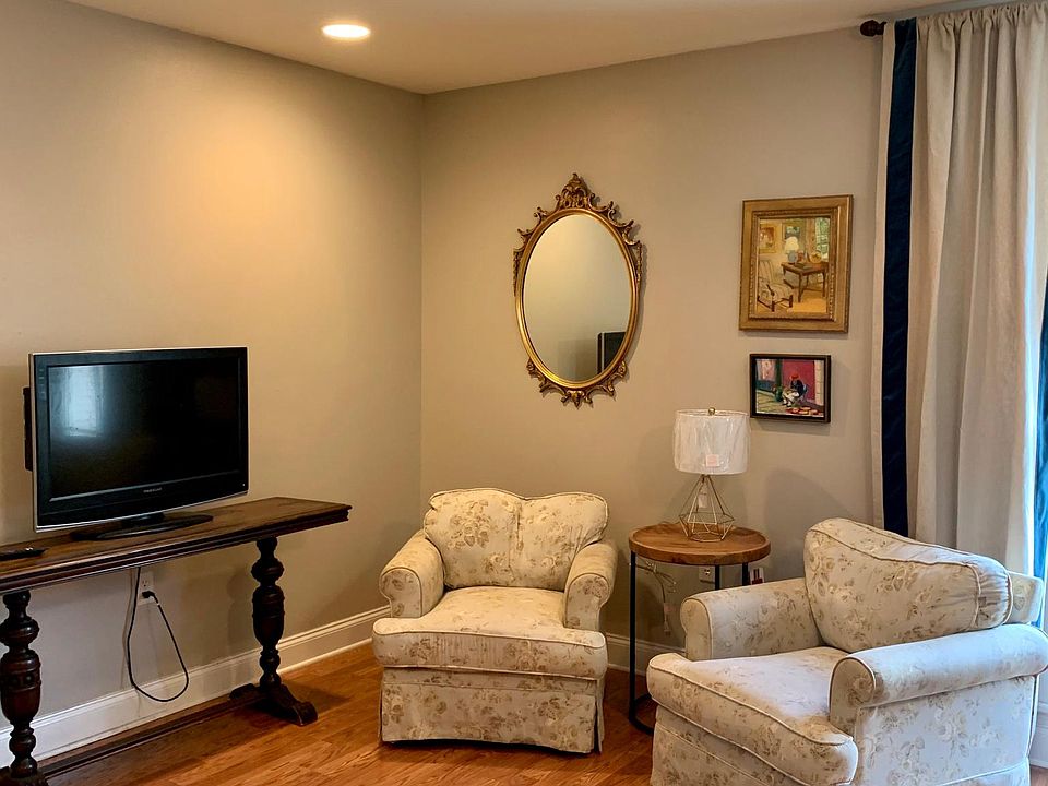 TV amd sitting area