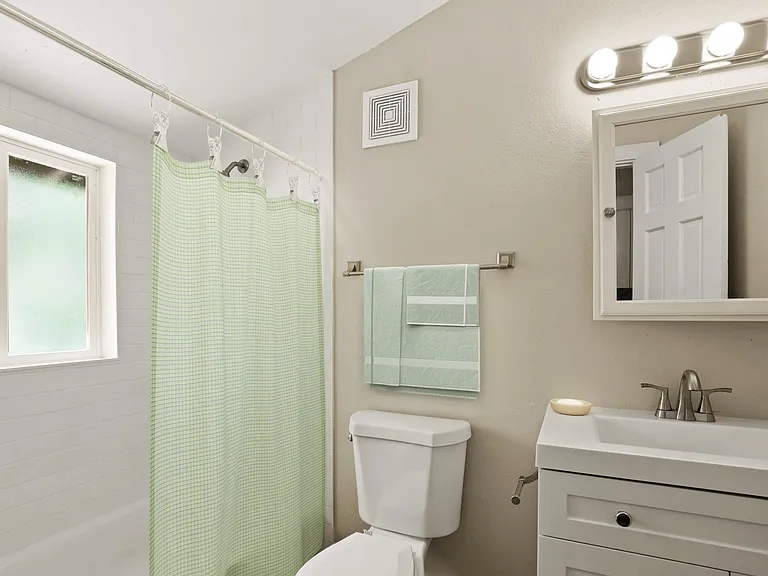 3004 Broadway St #1-3 — Photo 9