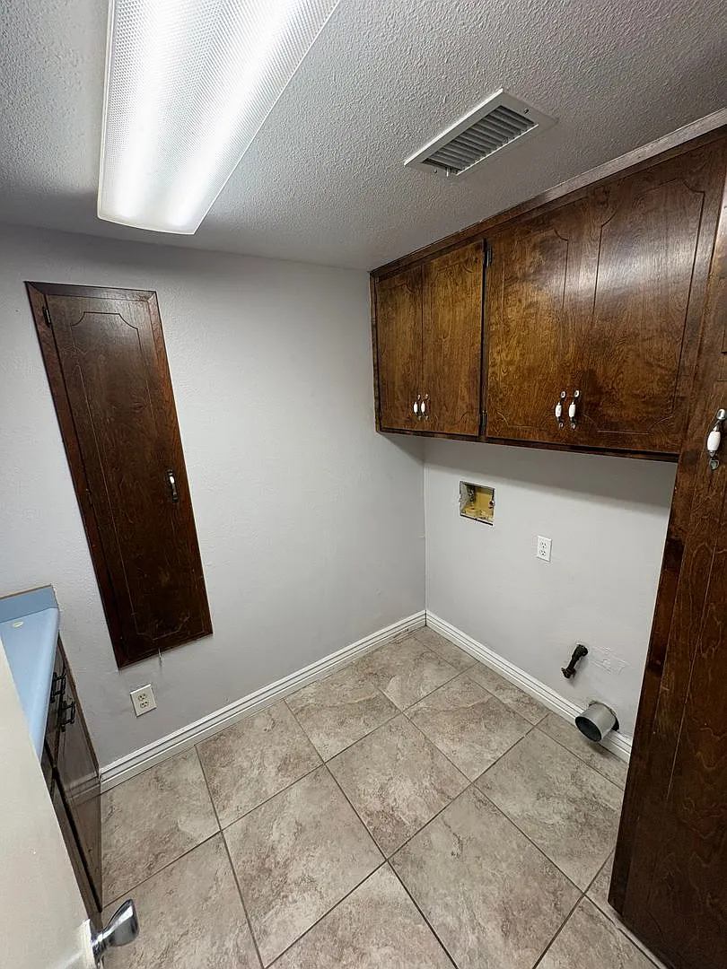 Spacious home in Tulare Rent Ready! — Photo 4