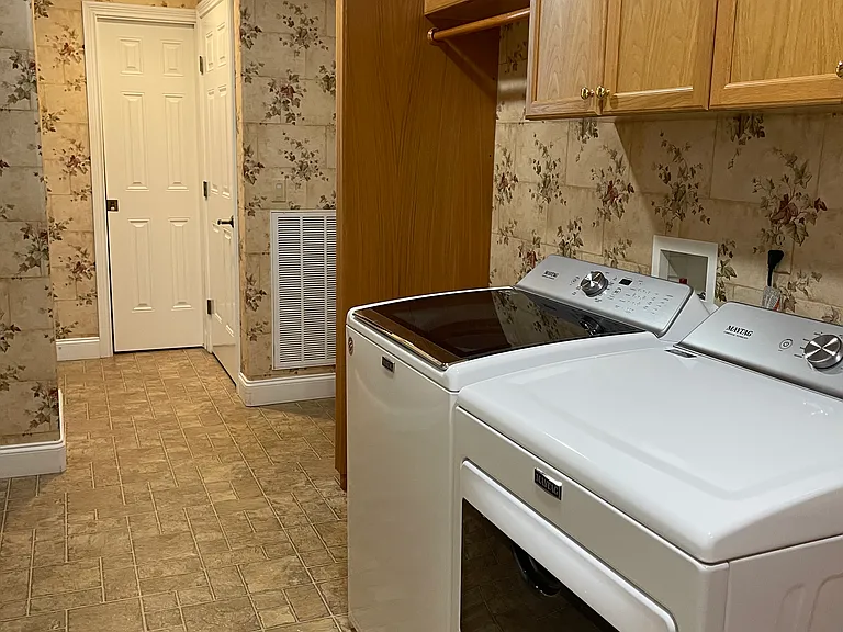 Arrowhead Dr — Photo 17